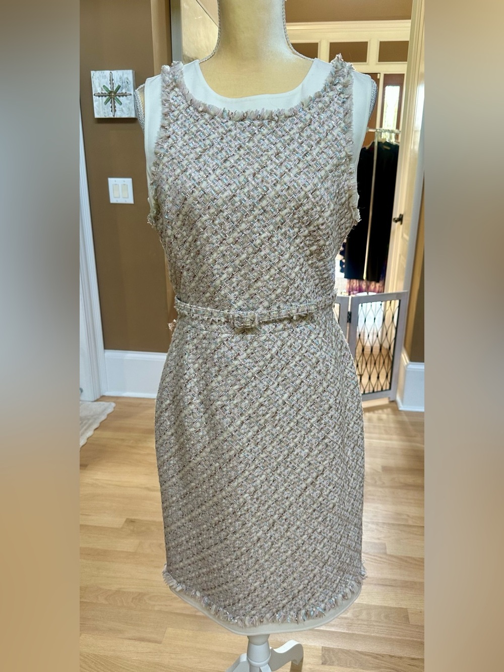 Oscar de la Renta Sleeveless Tweed Sheath Dress in Light Beige and Cream